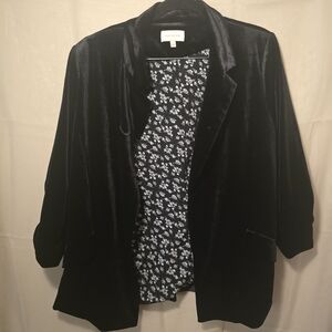 Skies Are Blue Velvet Open-Front Blazer in Black